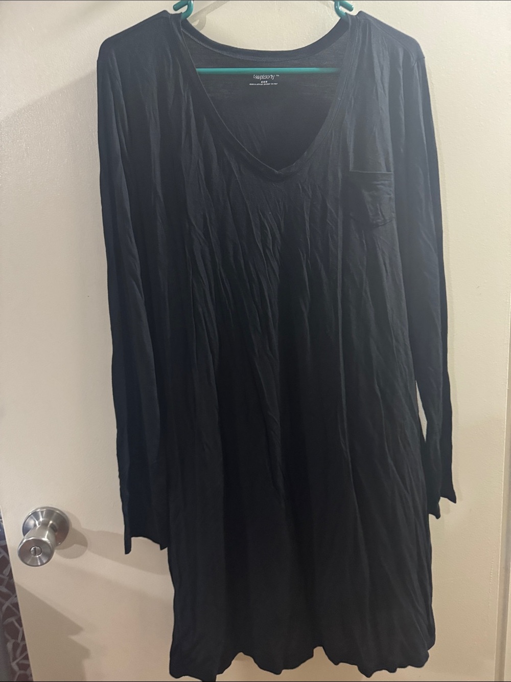 Women's Black V-Neck Long Sleeve Tunic with Pocket